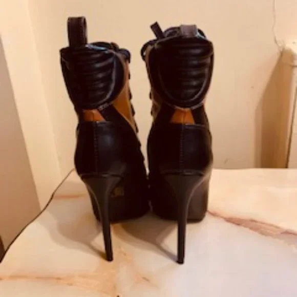 AZALEA WANG Inherit The Crown Lace Up Boots - Picture 4 of 13